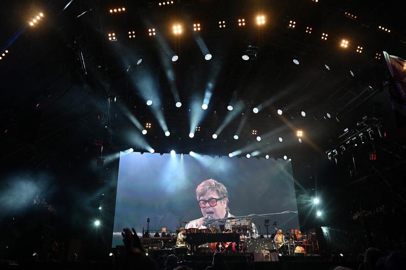Photo of video | Sfârșit de epocă: Elton John a susținut ultimul concert în Marea Britanie din cariera sa